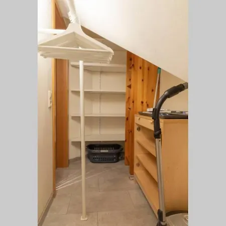 1-zimmer In Lage In Apartment *